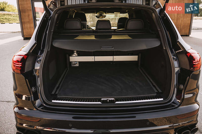 Внедорожник / Кроссовер Porsche Cayenne 2015 в Киеве