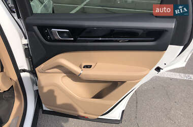 Внедорожник / Кроссовер Porsche Cayenne 2019 в 