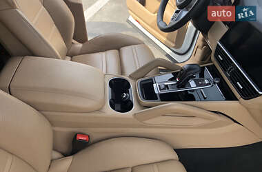 Внедорожник / Кроссовер Porsche Cayenne 2019 в 