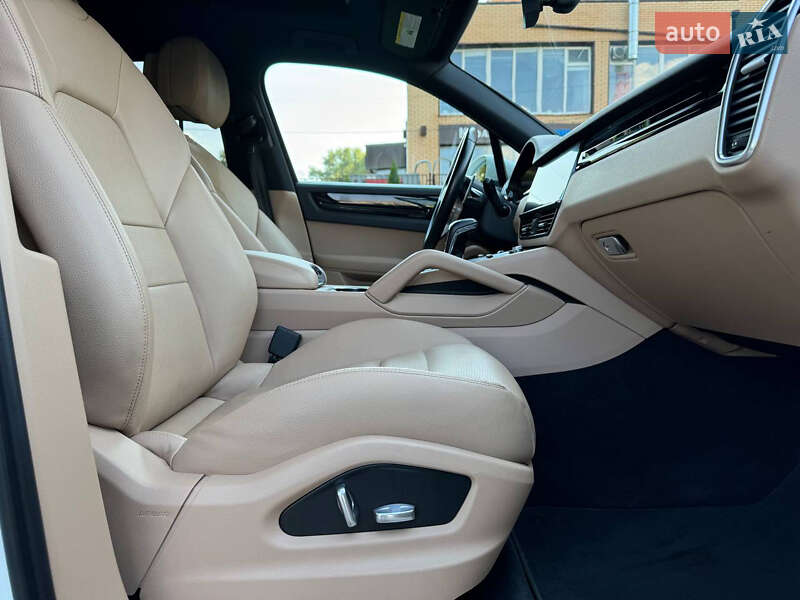 Внедорожник / Кроссовер Porsche Cayenne 2019 в Хмельницком