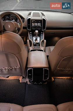 Позашляховик / Кросовер Porsche Cayenne 2012 в 