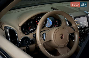 Позашляховик / Кросовер Porsche Cayenne 2012 в 