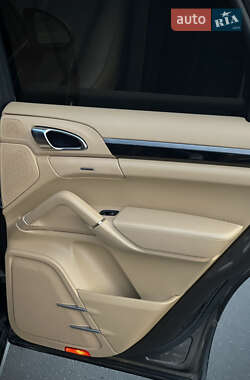 Позашляховик / Кросовер Porsche Cayenne 2012 в 