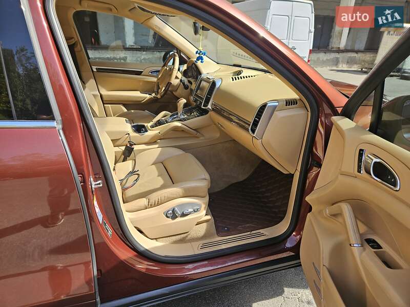 Позашляховик / Кросовер Porsche Cayenne 2012 в Києві