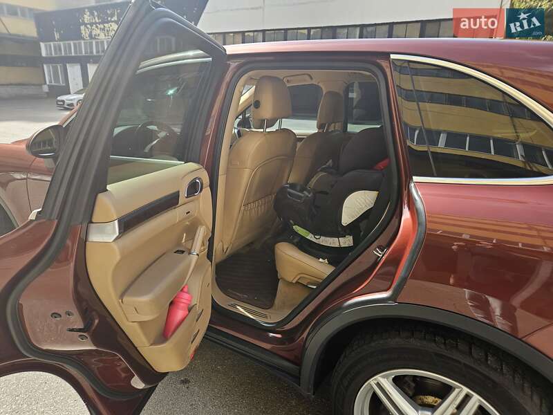 Позашляховик / Кросовер Porsche Cayenne 2012 в Києві