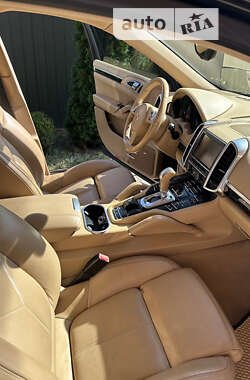 Внедорожник / Кроссовер Porsche Cayenne 2013 в 