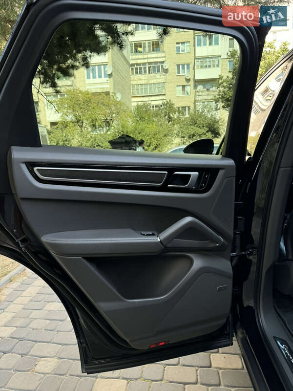 Позашляховик / Кросовер Porsche Cayenne 2018 в Луцьку