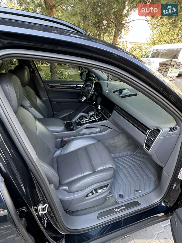 Позашляховик / Кросовер Porsche Cayenne 2018 в Луцьку