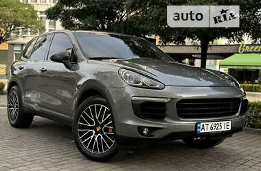 Позашляховик / Кросовер Porsche Cayenne 2015 в Івано-Франківську