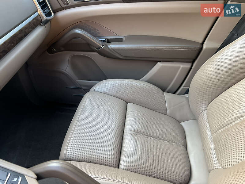 Внедорожник / Кроссовер Porsche Cayenne 2012 в Луцке фото 21 Внедорожник / Кроссовер Porsche Cayenne 2012 в Луцке