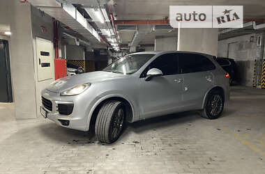 Внедорожник / Кроссовер Porsche Cayenne 2016 в Киеве