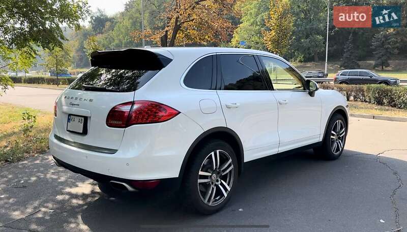 Внедорожник / Кроссовер Porsche Cayenne 2014 в Киеве