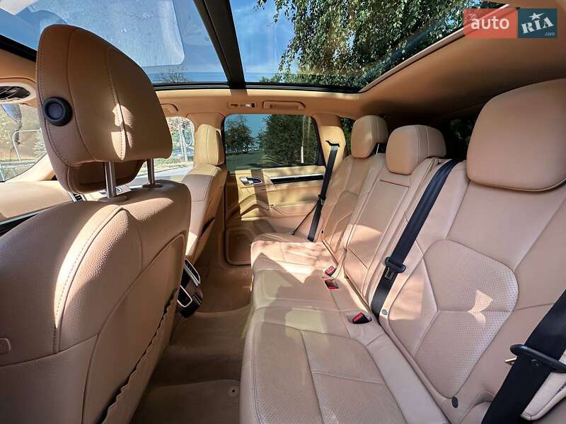 Внедорожник / Кроссовер Porsche Cayenne 2014 в Киеве