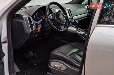 Позашляховик / Кросовер Porsche Cayenne 2012 в 