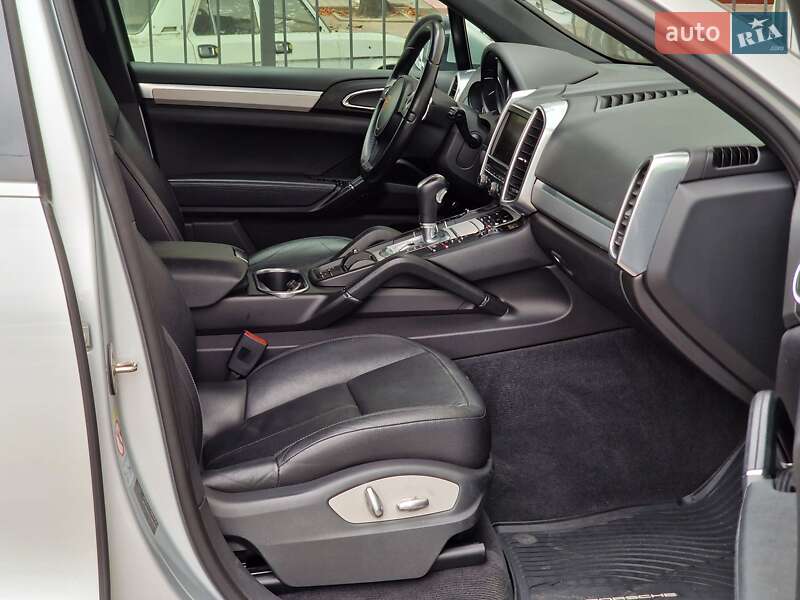 Позашляховик / Кросовер Porsche Cayenne 2012 в Одесі