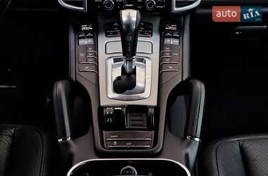 Позашляховик / Кросовер Porsche Cayenne 2012 в 