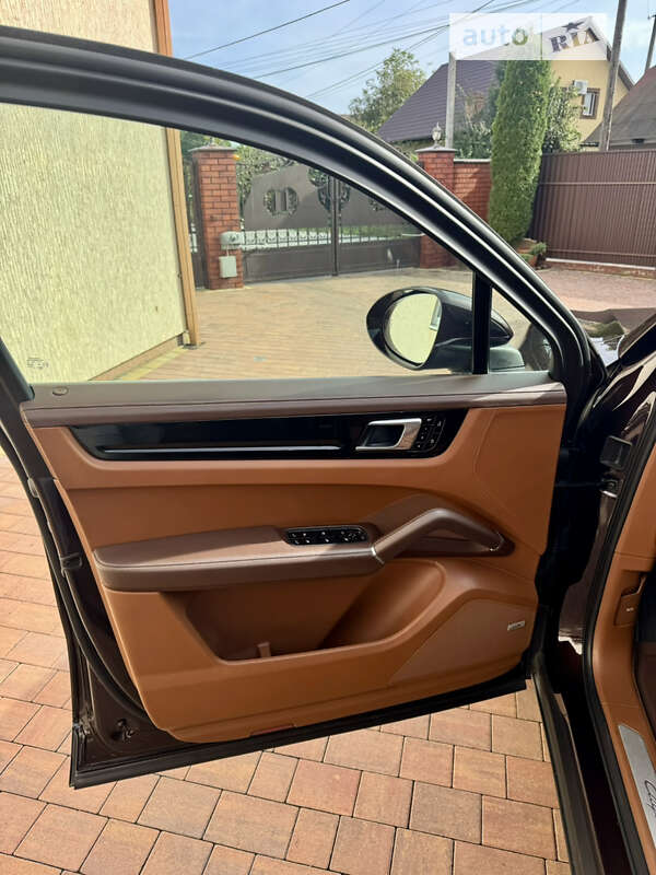 Внедорожник / Кроссовер Porsche Cayenne 2018 в Черновцах