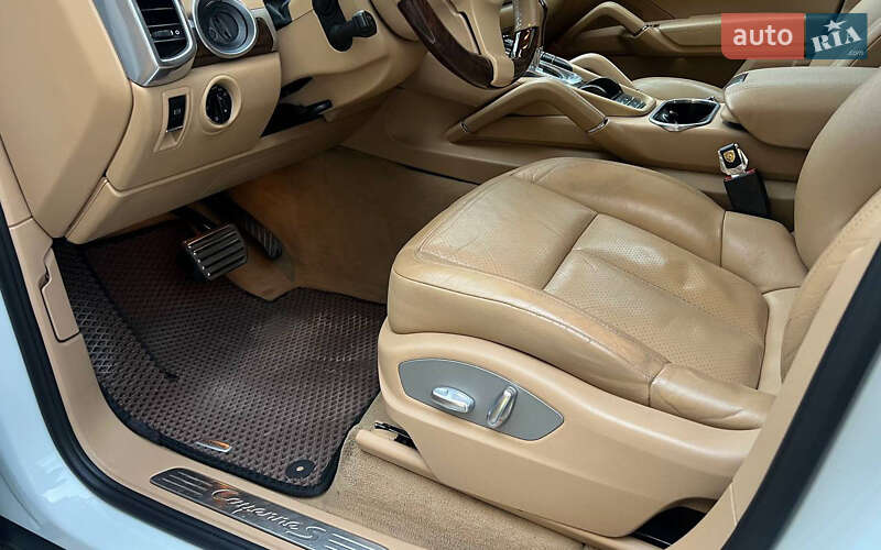 Позашляховик / Кросовер Porsche Cayenne 2012 в Чернівцях