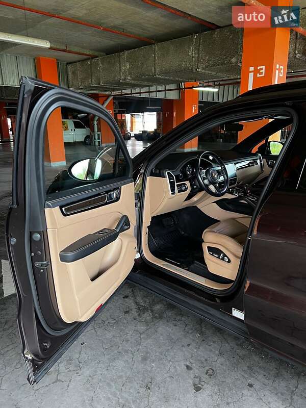 Позашляховик / Кросовер Porsche Cayenne 2018 в Львові