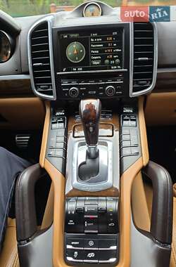 Позашляховик / Кросовер Porsche Cayenne 2013 в 