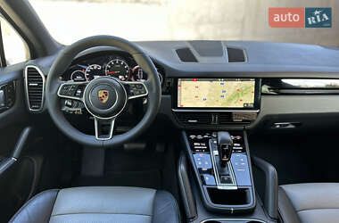 Внедорожник / Кроссовер Porsche Cayenne 2017 в 