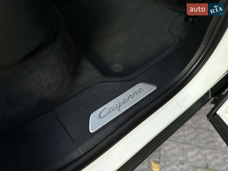 Позашляховик / Кросовер Porsche Cayenne 2017 в Львові