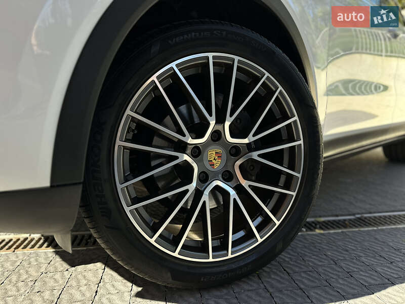 Позашляховик / Кросовер Porsche Cayenne 2017 в Львові