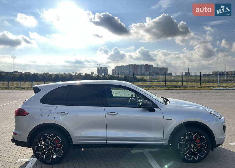Позашляховик / Кросовер Porsche Cayenne 2015 в Одесі