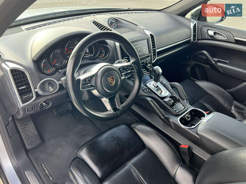 Позашляховик / Кросовер Porsche Cayenne 2015 в Одесі