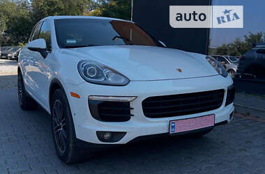 Внедорожник / Кроссовер Porsche Cayenne 2015 в Черновцах