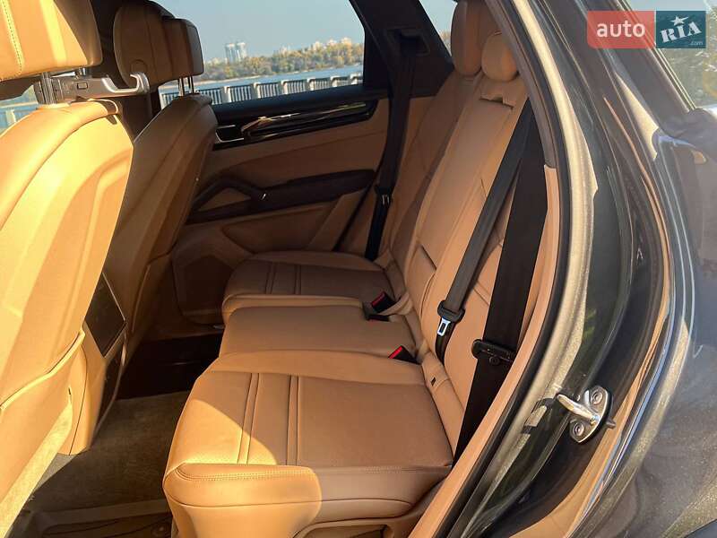 Внедорожник / Кроссовер Porsche Cayenne 2020 в Киеве