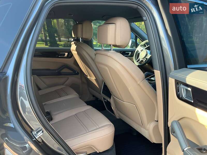 Внедорожник / Кроссовер Porsche Cayenne 2020 в Киеве
