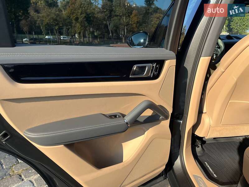 Внедорожник / Кроссовер Porsche Cayenne 2020 в Киеве