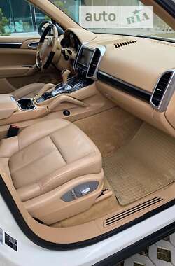 Внедорожник / Кроссовер Porsche Cayenne 2011 в 