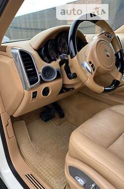 Внедорожник / Кроссовер Porsche Cayenne 2011 в 