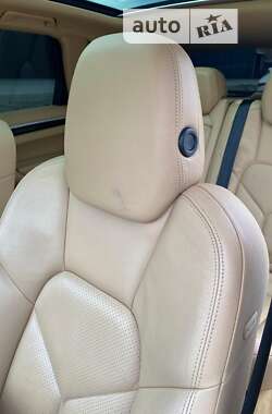 Внедорожник / Кроссовер Porsche Cayenne 2011 в 