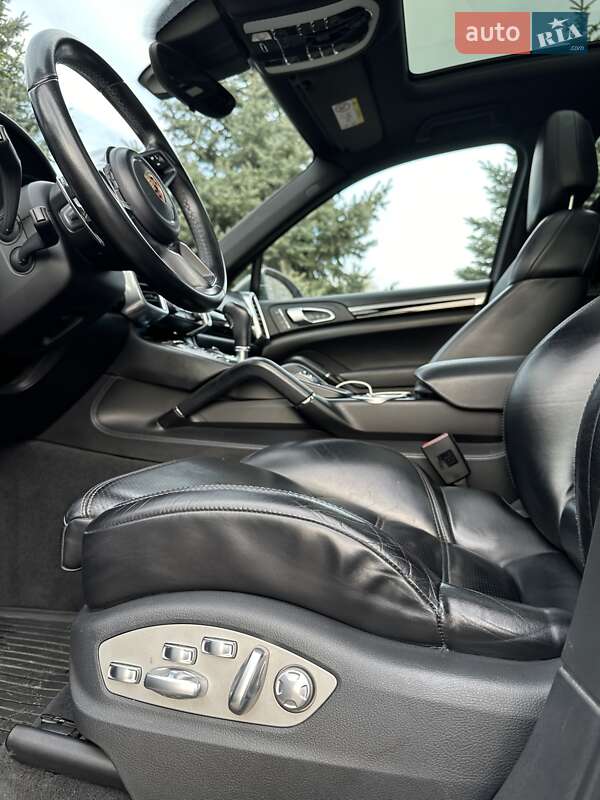 Позашляховик / Кросовер Porsche Cayenne 2017 в Львові фото 9 Позашляховик / Кросовер Porsche Cayenne 2017 в Львові