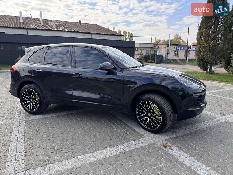 Внедорожник / Кроссовер Porsche Cayenne 2016 в Пирятине