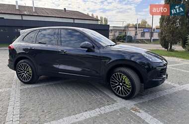 Позашляховик / Кросовер Porsche Cayenne 2016 в 