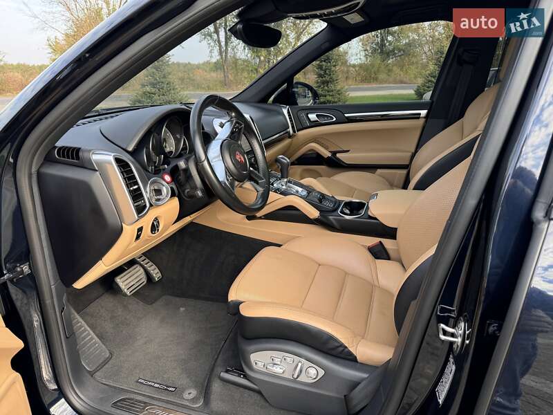 Внедорожник / Кроссовер Porsche Cayenne 2016 в Пирятине