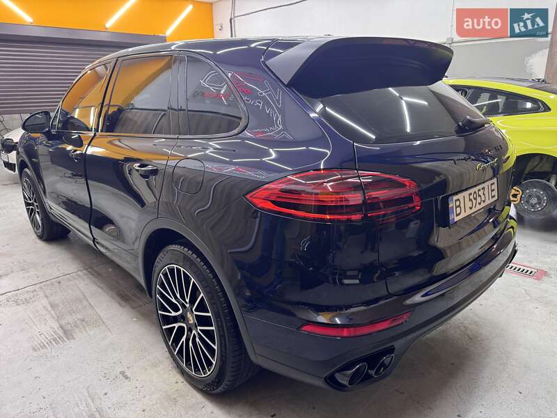 Внедорожник / Кроссовер Porsche Cayenne 2016 в Пирятине