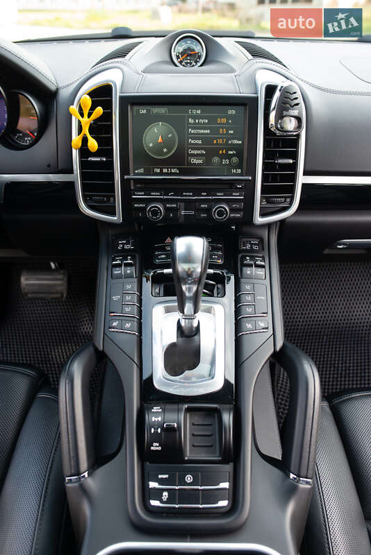 Внедорожник / Кроссовер Porsche Cayenne 2015 в Долине