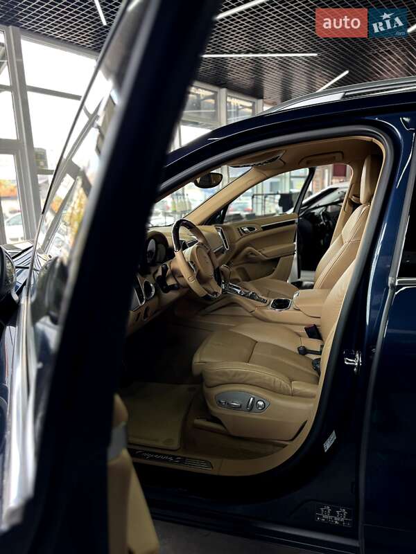 Внедорожник / Кроссовер Porsche Cayenne 2013 в Киеве