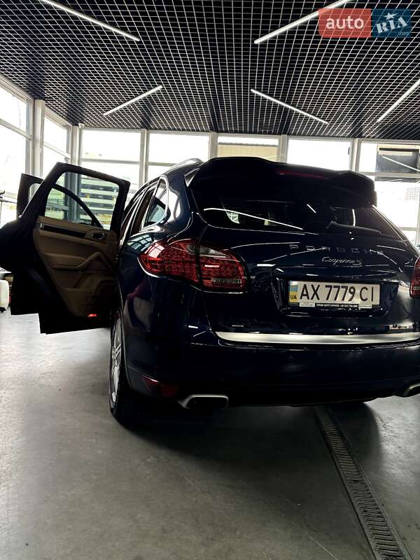 Внедорожник / Кроссовер Porsche Cayenne 2013 в Киеве