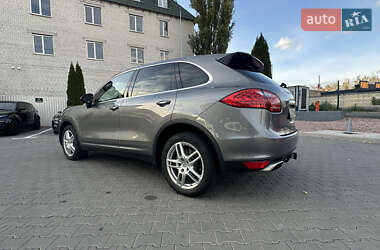 Внедорожник / Кроссовер Porsche Cayenne 2013 в 