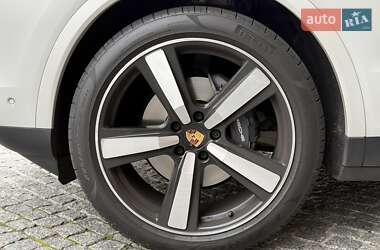 Позашляховик / Кросовер Porsche Cayenne 2023 в 