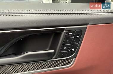 Позашляховик / Кросовер Porsche Cayenne 2023 в 