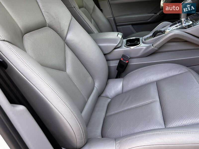 Внедорожник / Кроссовер Porsche Cayenne 2012 в Ахтырке