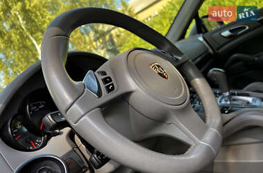 Внедорожник / Кроссовер Porsche Cayenne 2012 в 