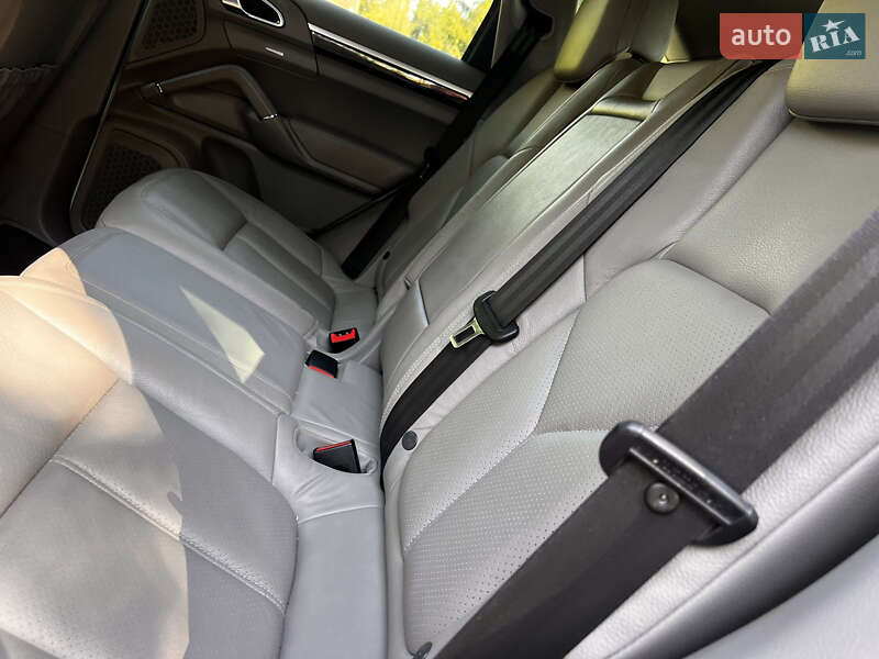 Внедорожник / Кроссовер Porsche Cayenne 2012 в Ахтырке